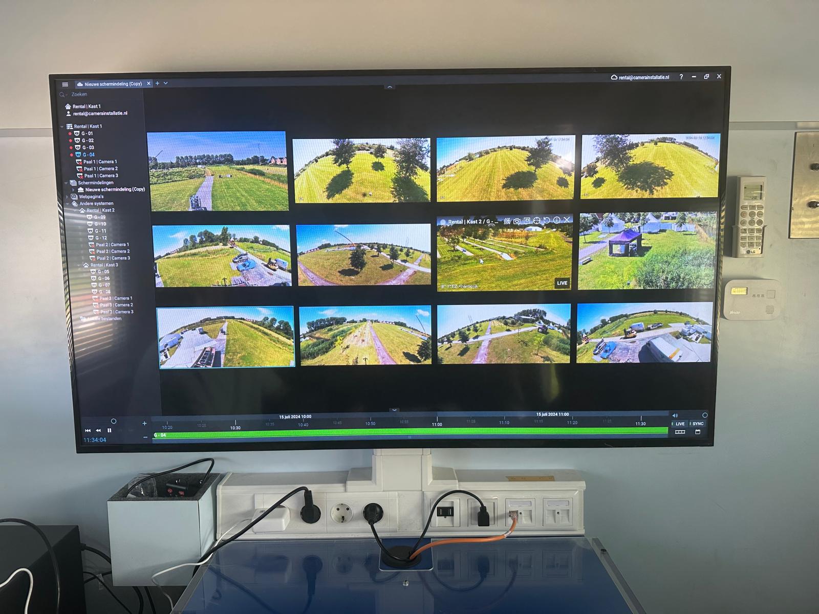 Scherm met negen live camerabeelden van een buitenterrein naast elkaar