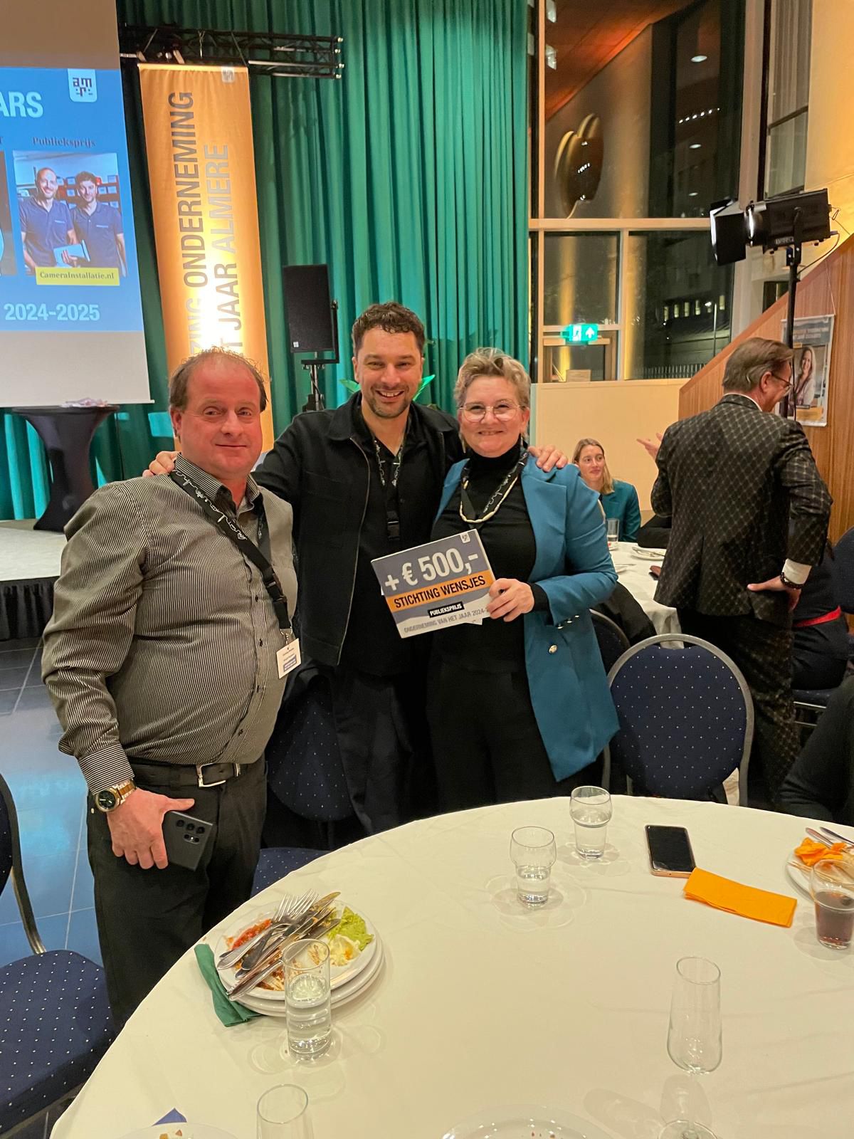 Winnaarsbord van de verkiezing Onderneming van het Jaar 2024-2025 met CameraInstallatie.nl als winnaar van de publieksprijs