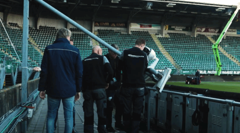 Camera-installatie bij een voetbalaccommodatie