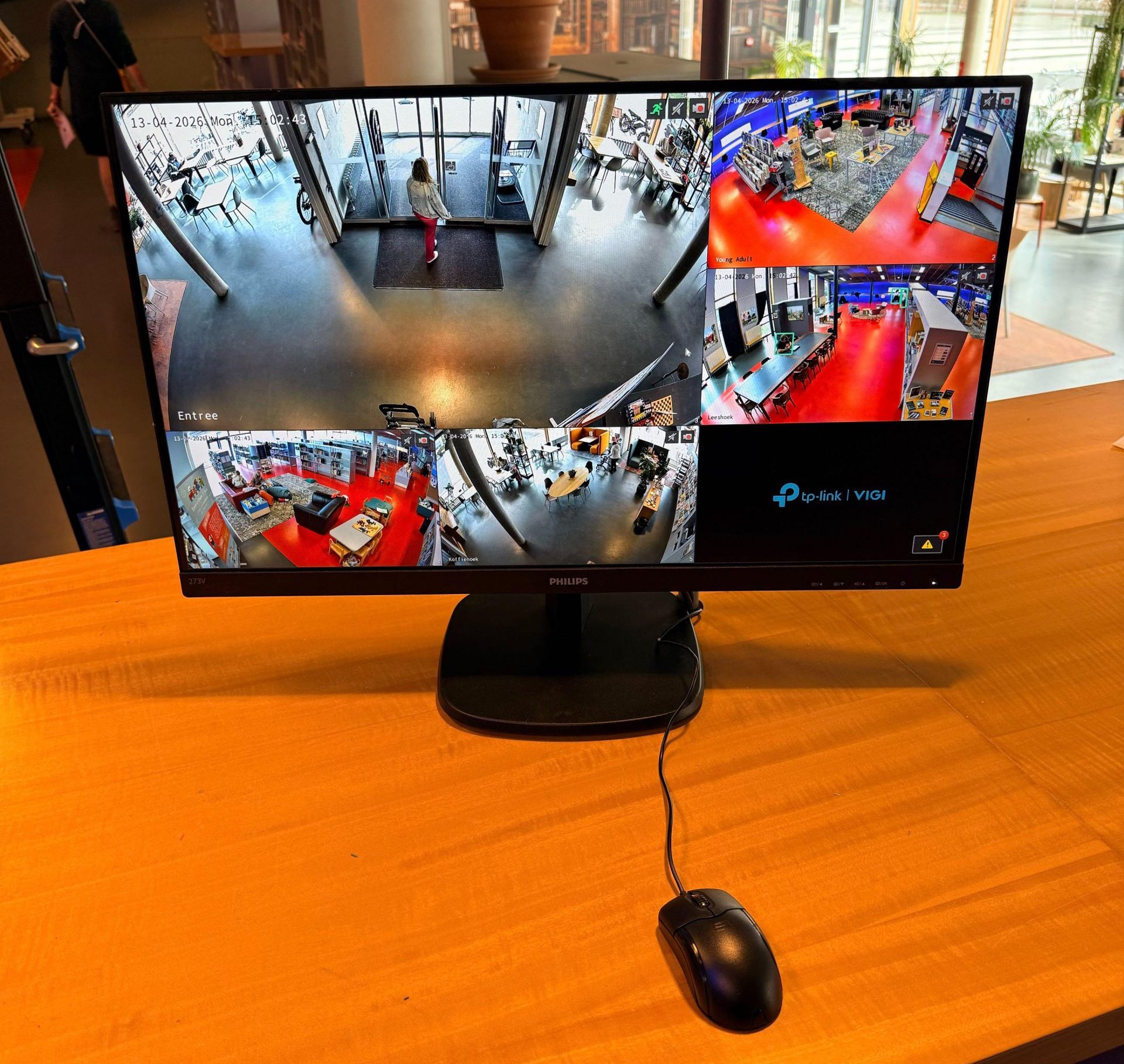 Monitor met de VIGI by TP-Link multiview: meerdere haarscherpe camerabeelden van de locatie tegelijk in beeld