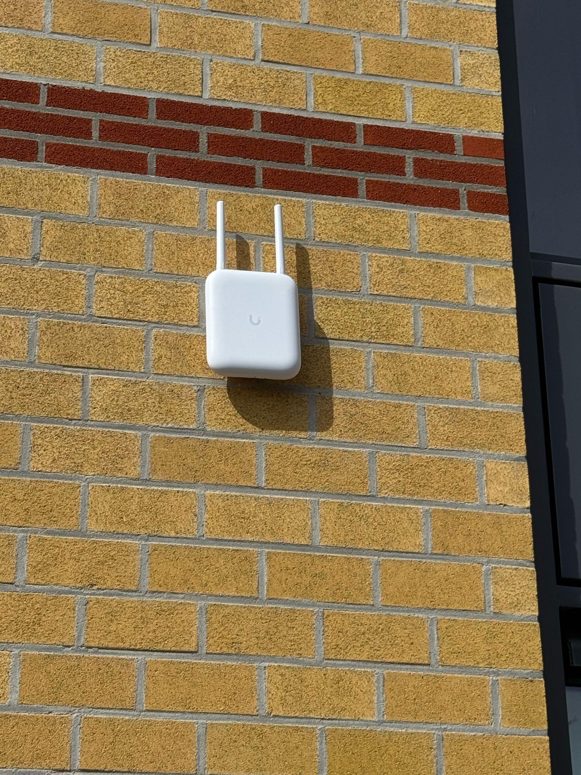 Zakelijk WiFi netwerk met UniFi WiFi 7, VLANs en firewall