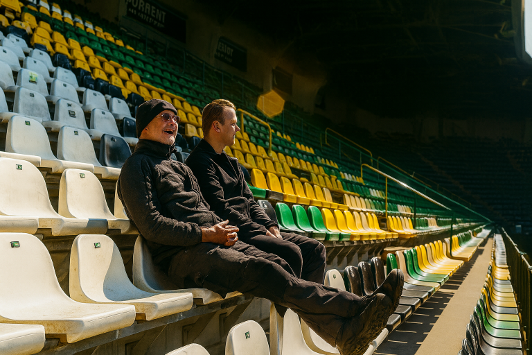 Toezicht op camerabeelden bij een voetbalaccommodatie