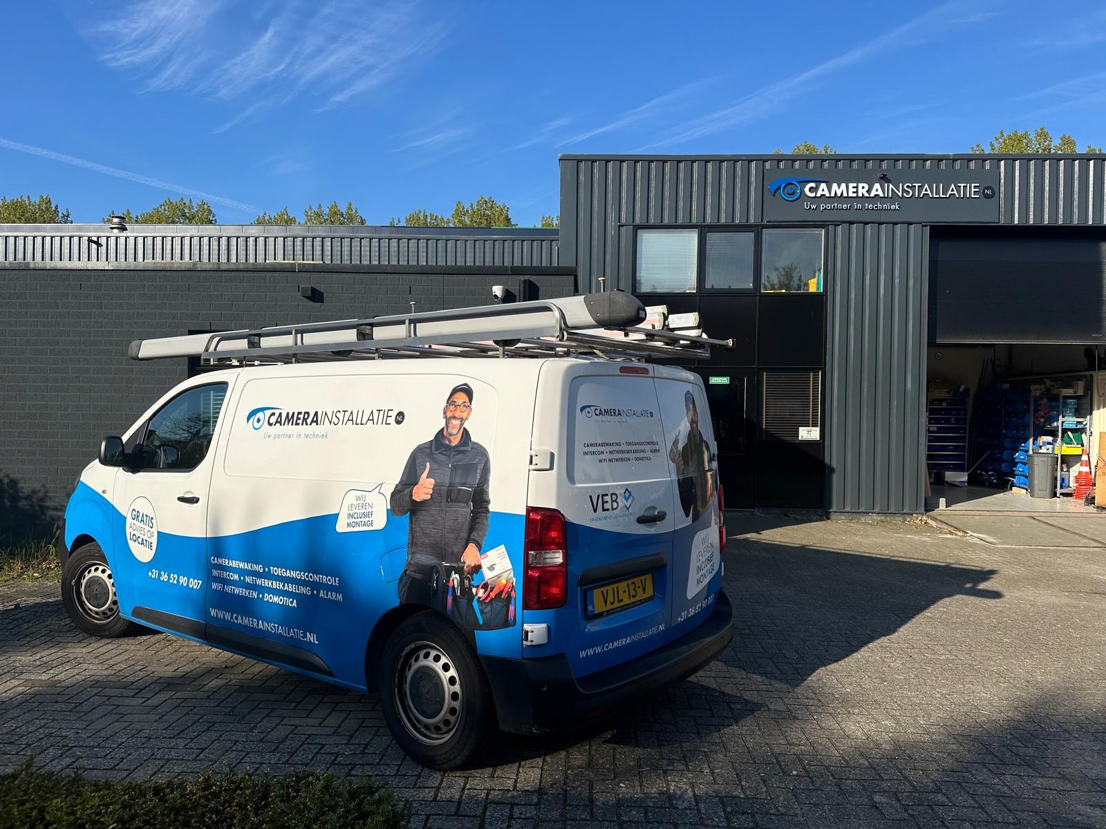 Servicebus van CameraInstallatie voor ons eigen bedrijfspand