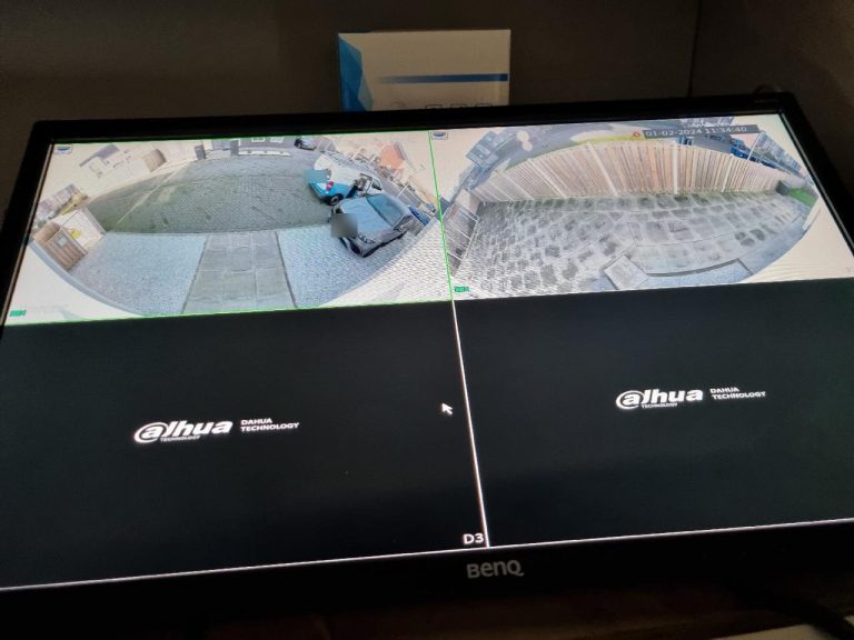 Recorderscherm met twee panoramabeelden naast elkaar van een duallens-camera
