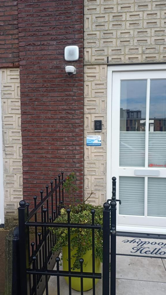 Intercom met beveiligingscamera bij de entree van een locatie