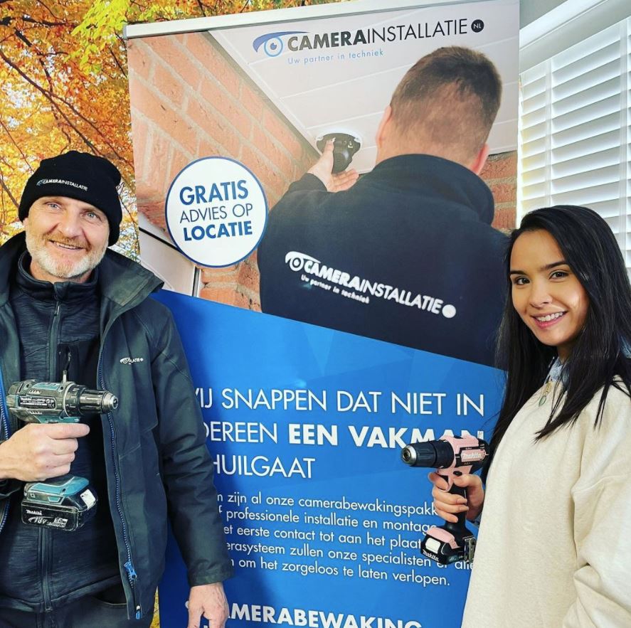 Monteurs van CameraInstallatie met gereedschap