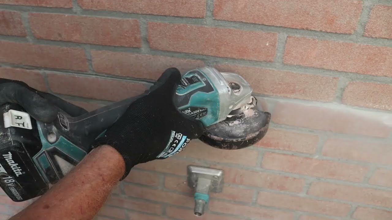 Bekabeling onzichtbaar weggewerkt in de voeg