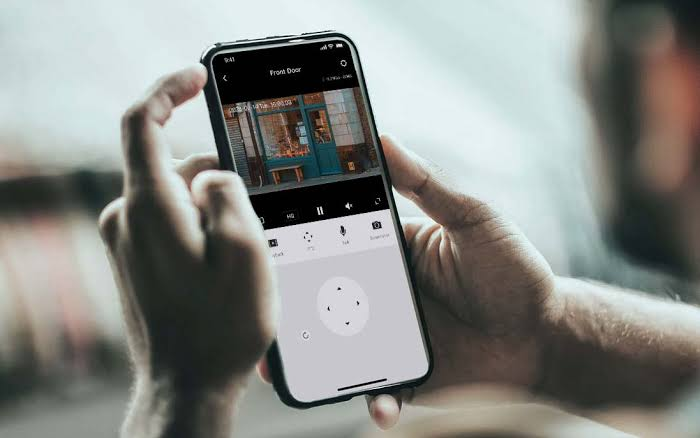 Live meekijken met het camerabeeld via de app op een telefoon