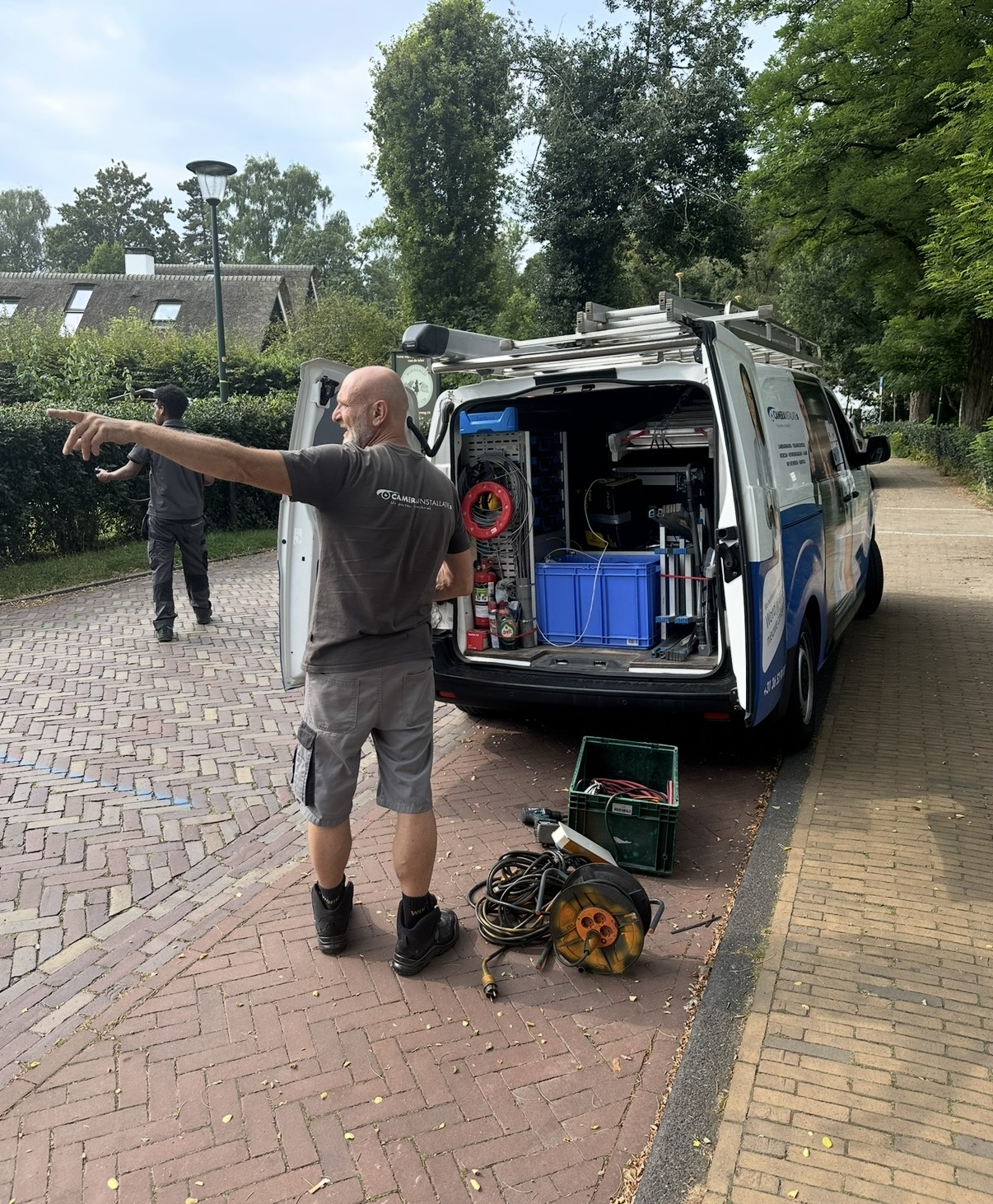 Eigen monteurs van CameraInstallatie.nl bouwen het cameranetwerk op voor de Blaricumse kermis