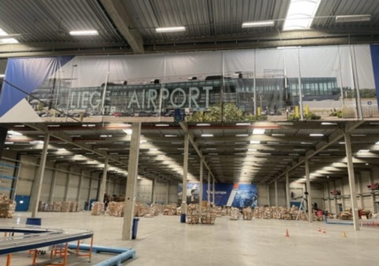 Luchtvrachtterminal met camerabewaking en netwerk