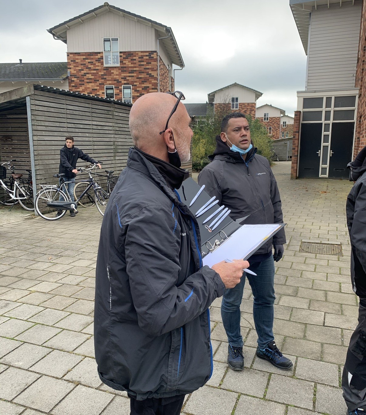 De schouw op het terrein: met de tekening erbij bepalen waar wat komt