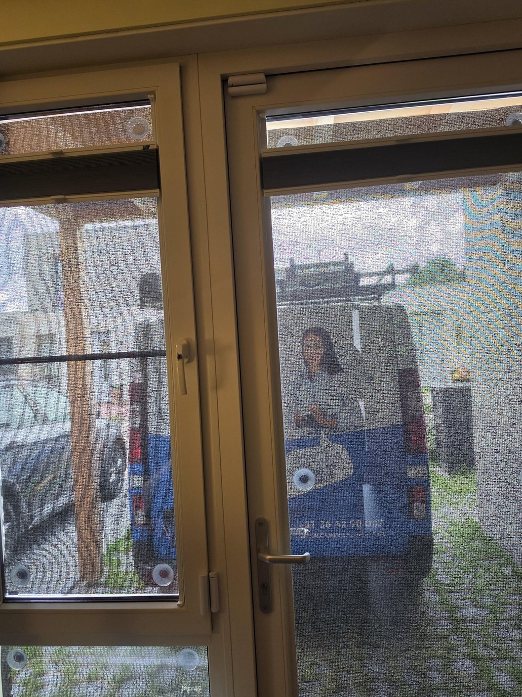 Ajax-raamcontact op het kozijn, in dezelfde kleur als het kozijn zelf