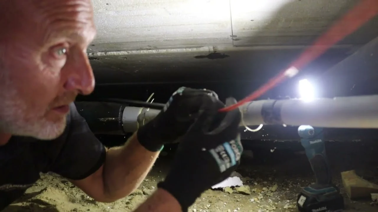 Video: Kabels onder het gebouw door
