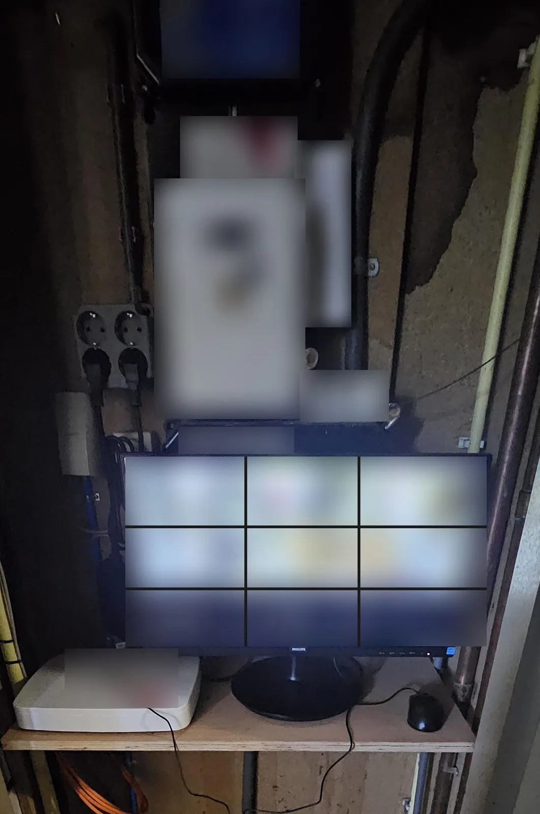 Dahua-recorder en monitor in de meterkast van een VvE in Zoetermeer