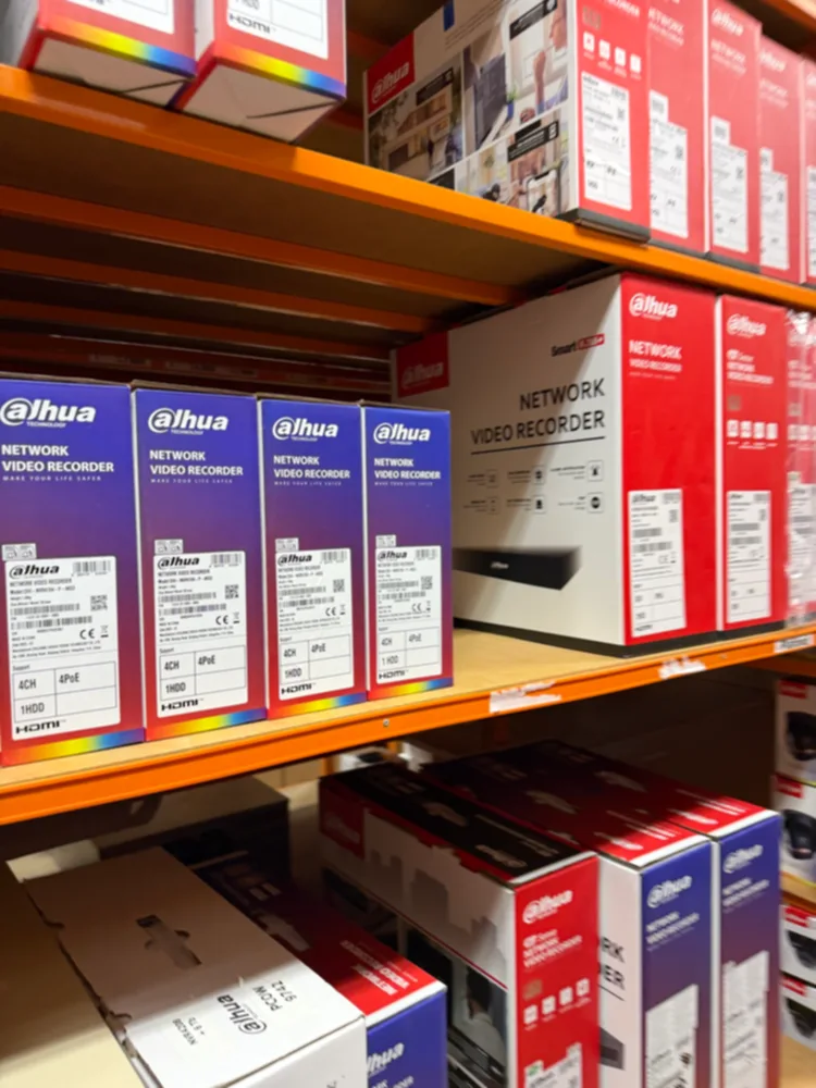 Dahua-recorders in het magazijn van CameraInstallatie.nl