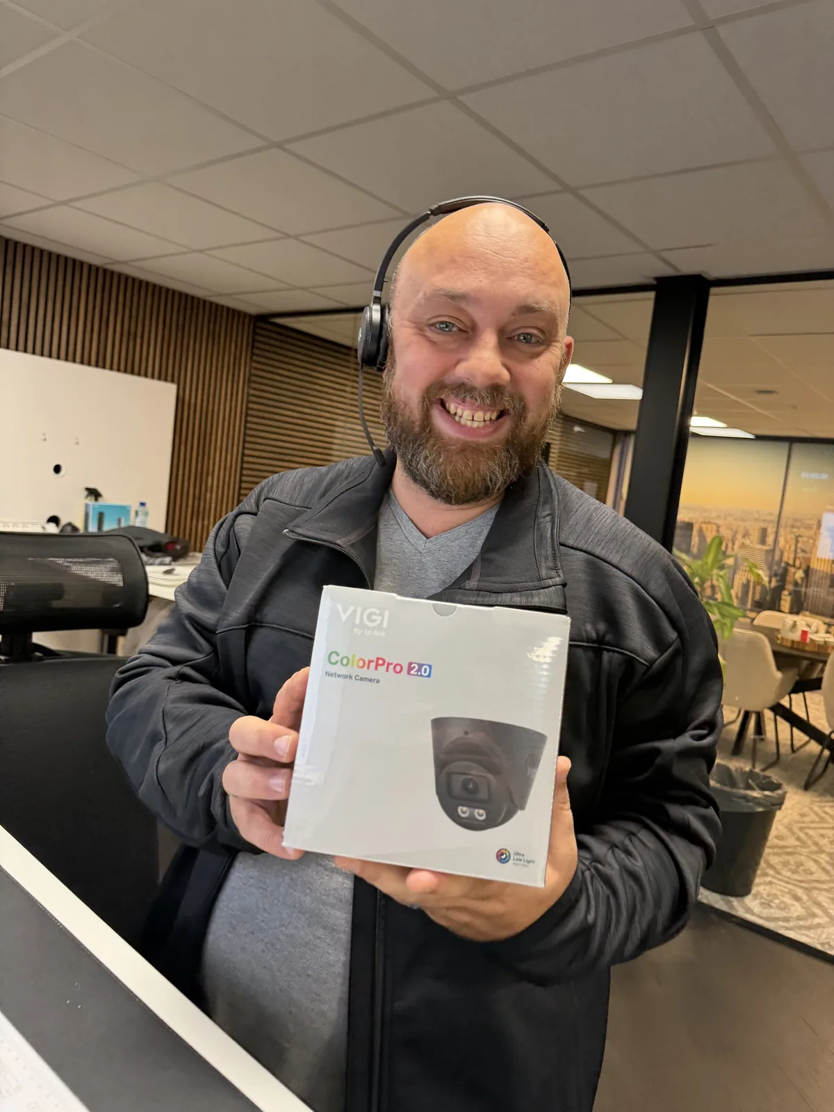 Marc Herdes met de doos van de zwarte VIGI ColorPro 2.0